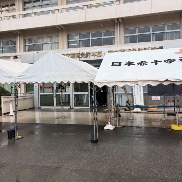 本日は雨によりアジ部がお休みだったので免許の更新へ🚗

Googleさんを信用して右折した道が時間で右折禁止だったため白バイさんに捕まってしまいブルー免許になってはや5年…

なんとかゴールドに返り咲きました！

今後も送迎中に事故が無いよう安全運転を心がけたいと思います✨

#免許更新
#ゴールド免許
#優良
#雨